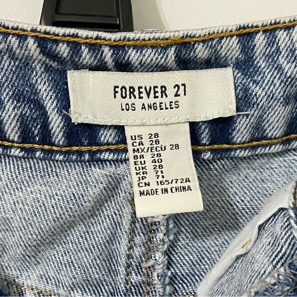 FOREVER 21 Trashed Distressed Concert Cut Off Mid Rise Slim Fit Shorts Size 28 - Picture 8 of 9